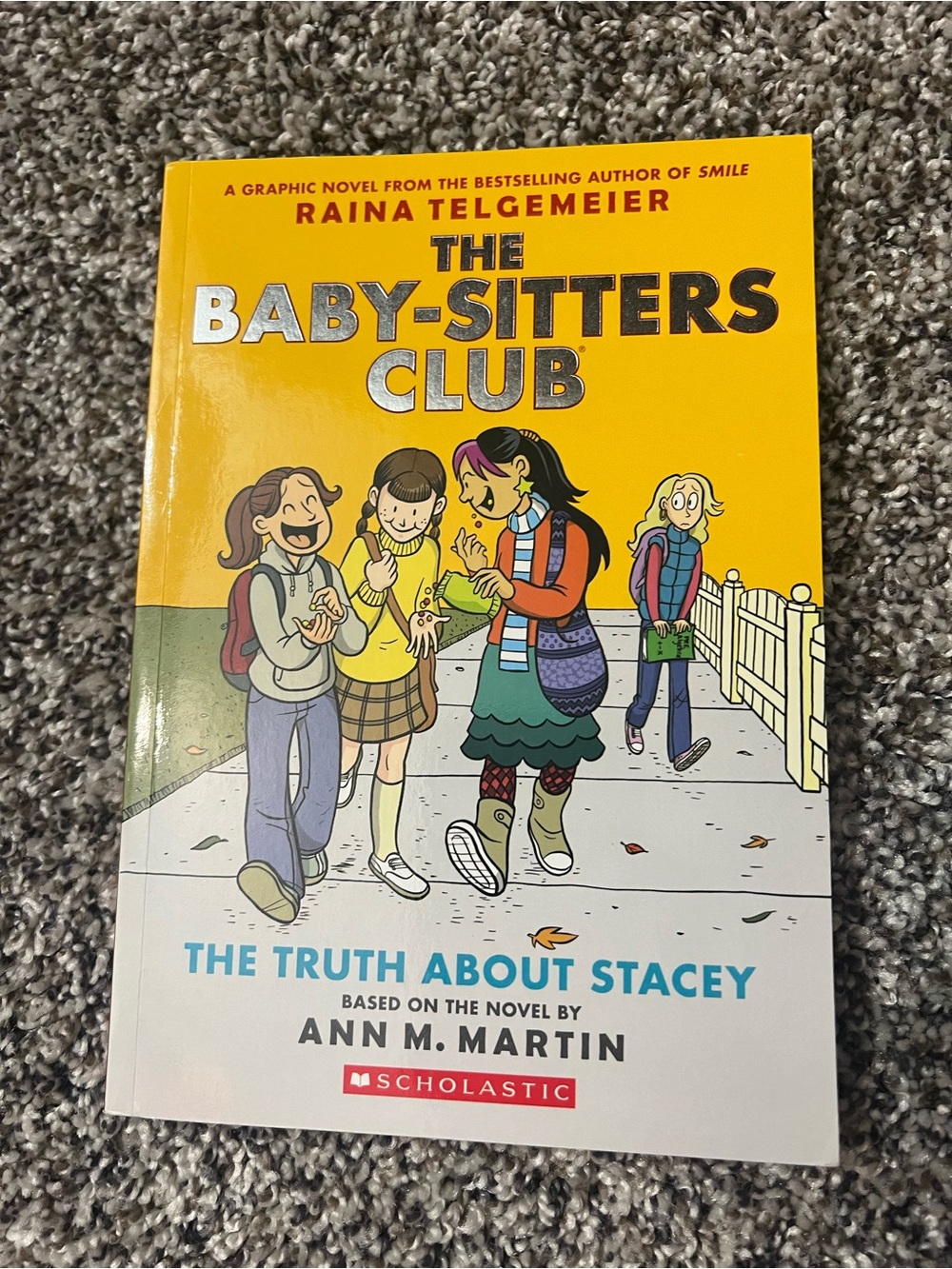 Scholastic The Baby-Sitters Club Graphic Novel – Yellow Cover